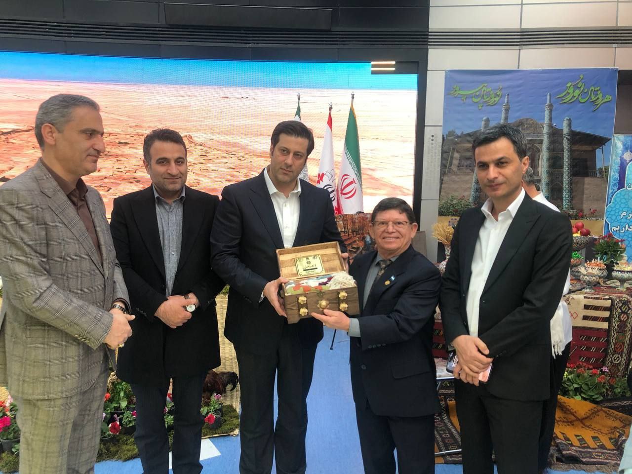 گزارش تصویری 2/آیین استقبال از نوروز با حضور شهرداری لاهیجان در ‌گنبد مینای تهران برگزار شد